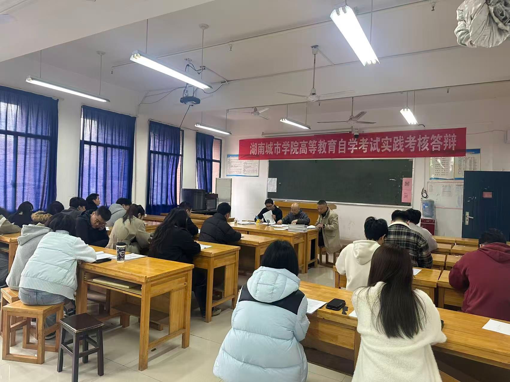 我校2025年下半年自学考试实践考核和论文答辩工作圆满完成